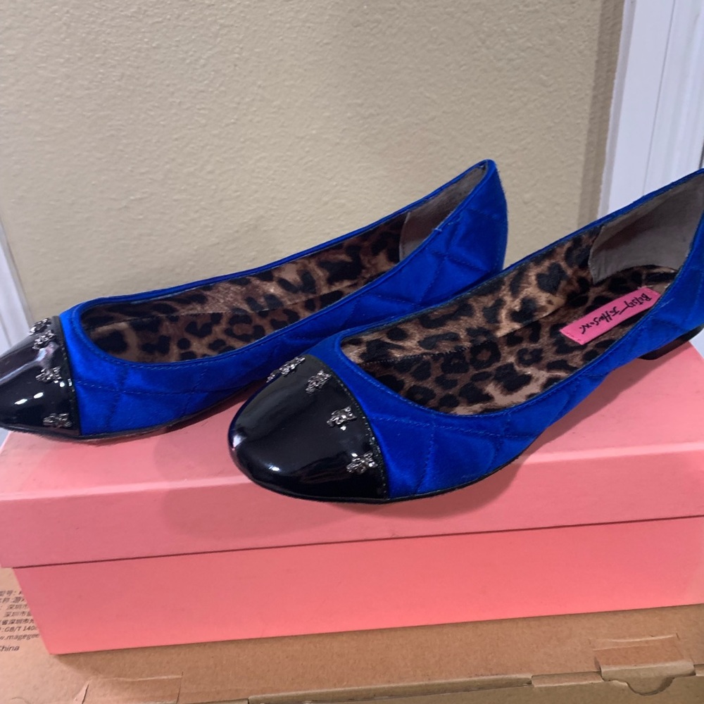 Betsey Johnson sillva blue suede flats size 7.5
